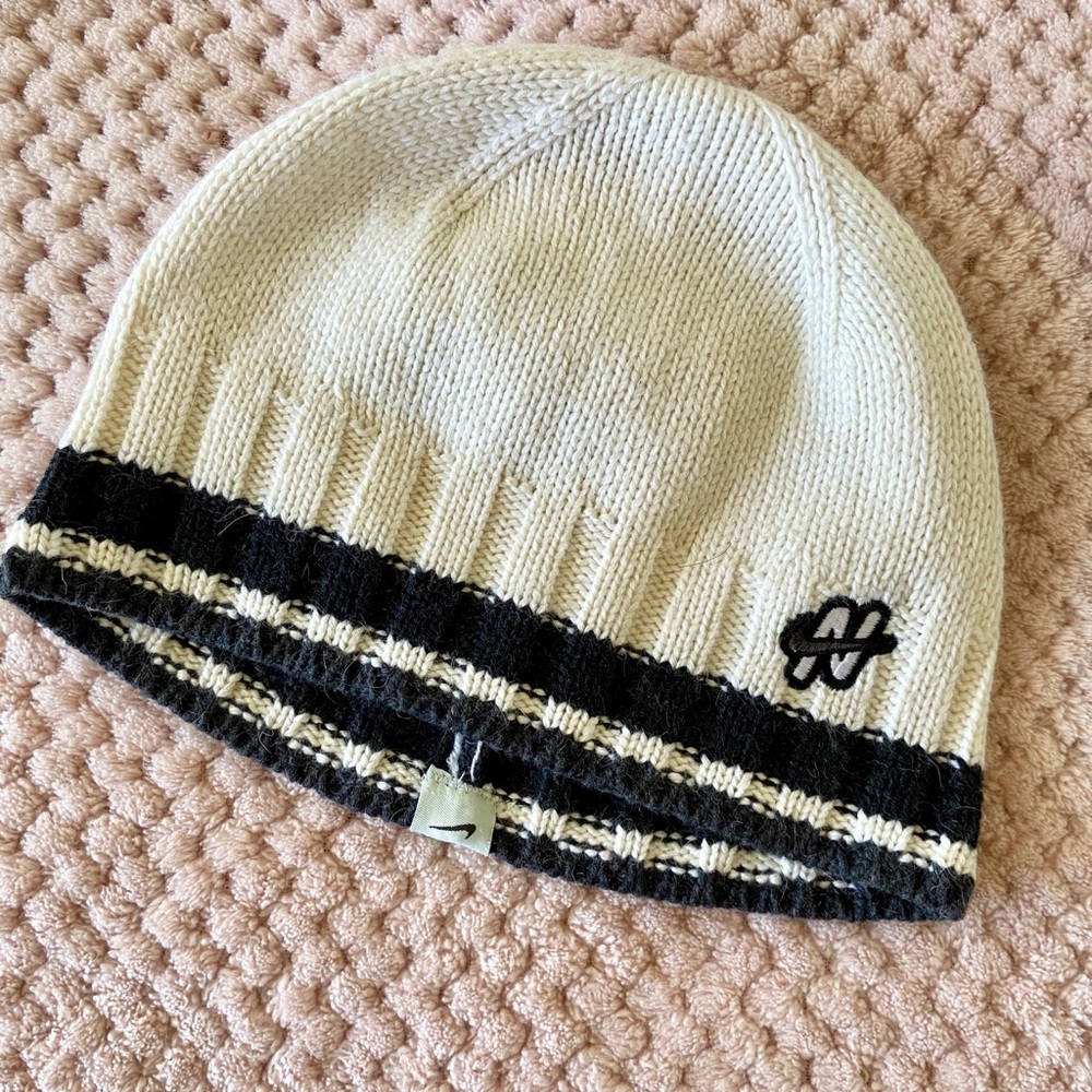 Nike cream with stripe beanie